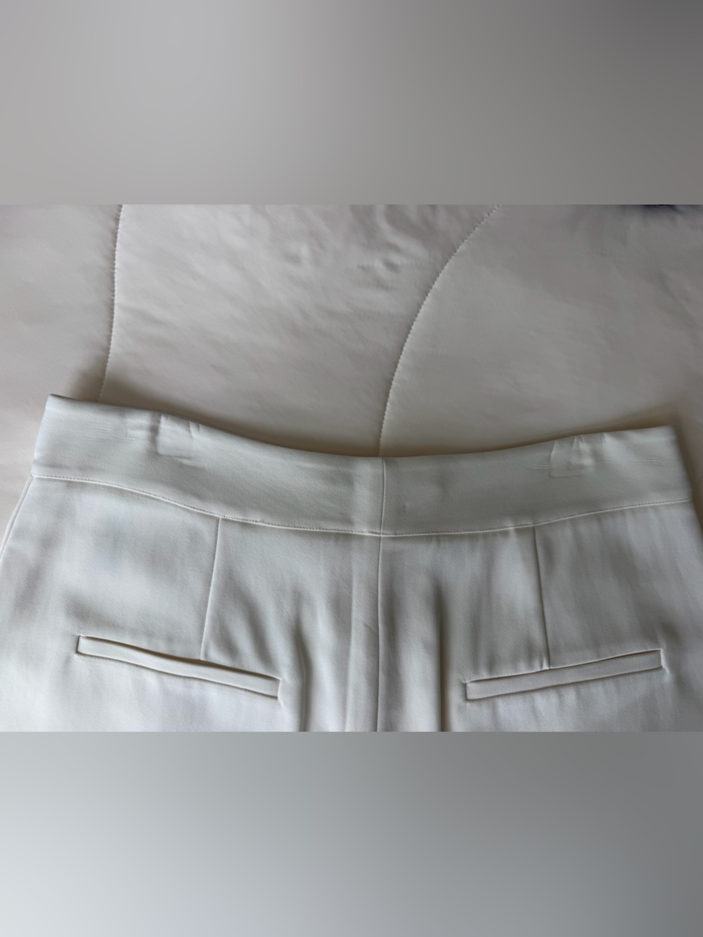 Veronica Beard Cream High-Waist Tailored Shorts - Picture 7 of 8